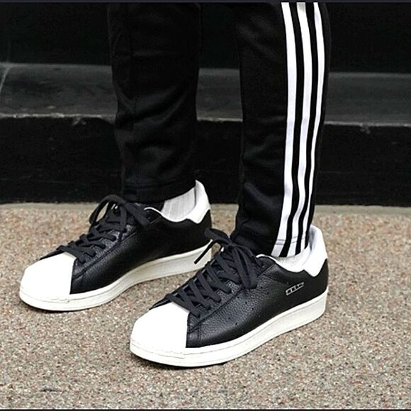 Adidas   - Picture 15 of 16